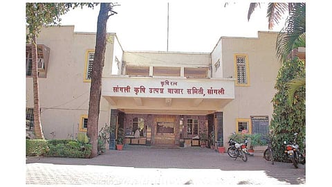 Lockdown again, market committee deals closed again