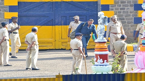 संजय दत्तच्या सुटकेचा तपशील द्या; राजीव गांधी हत्याकांडातील आरोपीची याचिका...
