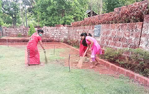 school cleaning in lock down period in ratnagiri