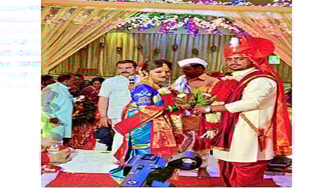 simple wedding 1.png