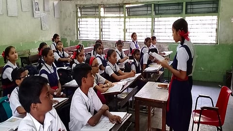 शिक्षक संपावर; विद्यार्थी वर्गावर!