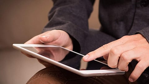 आश्रमशाळांमधील विद्यार्थ्यांसह शिक्षकांना टॅब देणार