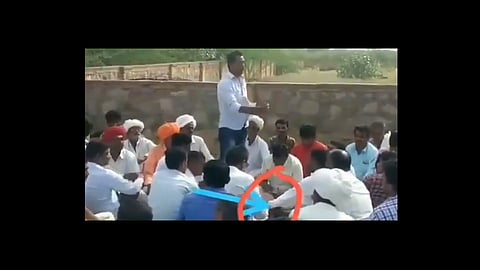 funny video viral man preparing tobacco during speech and people applauding