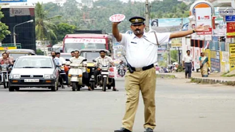 wardha traffic police action against 30 thousand vehicle