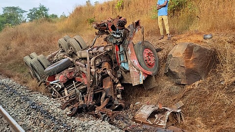 the accident of ro ro train truck was colapas from run train in ratnagiri yesterday but no any mortality