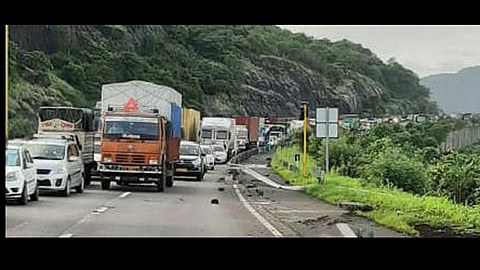 two killed in Accident On Pune-Mumbai Expressway near Khalapur toll plaza