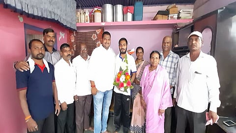 आयुष्यात कितीही अडथळे आले, तरी हार मानू नका; यूपीएससीत बेंदवाडीचा वैभव हिरवेचा झेंडा