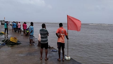 small fishing boat capsized in the sea at Sarjekot in vengurla sindhudurg