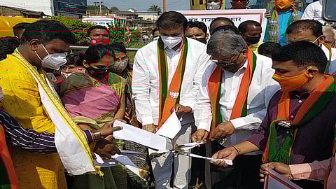 VIDEO : तुम्हांला मांडीला मांडी लावून बसणाऱ्यांचं आंदोलन चालतं; मग आमचं राजकीय कसं?, चंद्रकांतदादांचा ठाकरे सरकारला सवाल