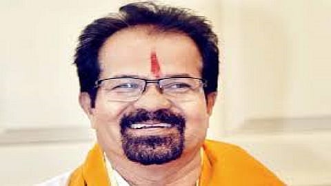 वांद्रे पूर्व : विश्वनाथ महाडेश्वर यांची दुसऱ्या फेरीत 3 हजार मतांनी आघाडी Election Results 2019