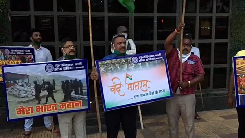 "मुर्दाबाद मुर्दाबाद, चायनावाले मुर्दाबाद" RPI चं मुंबईत चीनविरोधी आंदोलन...