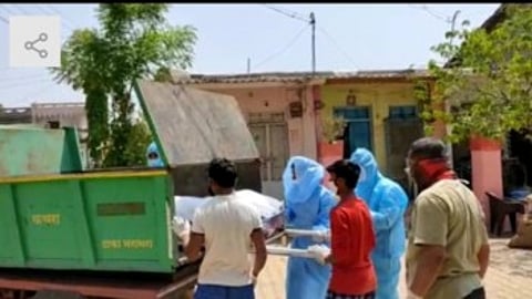 ॲम्बुलसन मिळाली नाही..म्हणून कचरा गाडीतून न्यावा लागला मृतदेह