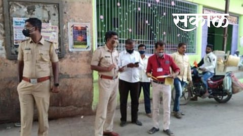 एरंडोलमध्ये कोरोनाचे नियम न पाळणाऱ्यांवर पोलीस, पालिकेची धकड कारवाई