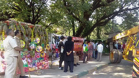 वाकडेवाडीतील टपऱ्या व हातगाड्यांवर अखेर कारवाई