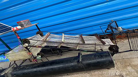 Six Engineering students in Nagpur made machine which clean lakes