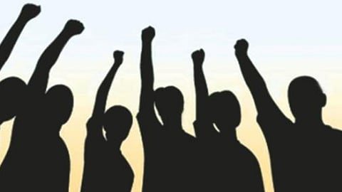 #MondayMotivation नोकरीमुळे फुलले युवकांचे चेहरे