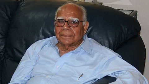 ‘मोदींवर विश्वास ठेवू नका’, असं सांगणारा डॅशिंग वकील