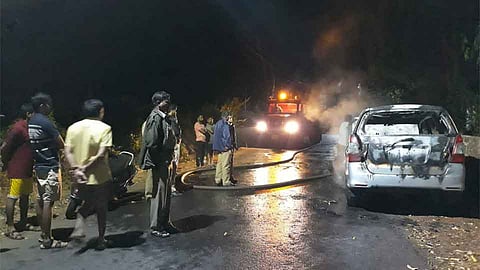 स्वाभिमान सावंतवाडी तालुकाध्यक्ष संजू परब यांची गाडी जाळली