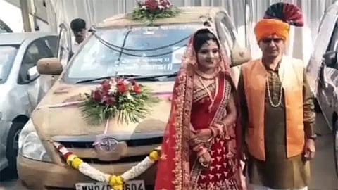 Social Message On Importance Of Cow Dung Given Trough Daughter Marriage