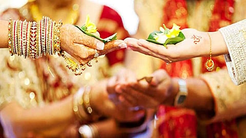 Marriage : आयुष्याचा जोडीदार म्हणून सहा धडधाकट व्यक्तींनी दिव्यांग व्यक्तीची केली निवड