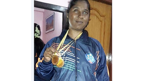 जिगरबाज स्वातीच्या जीवनात उजळल्या "सुवर्ण'वाटा