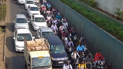 पिंपरी : कंटेनर व ट्रक अडकल्यामुळे वाहतूक कोंडी