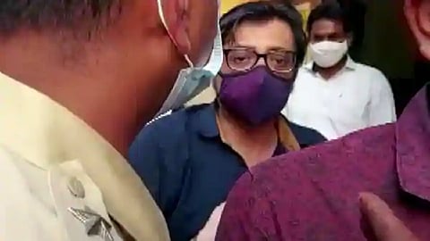 अर्णब गोस्वामी यांना उच्च न्यायालयाचा दणका! जामीन नाकारत सत्र न्यायालयात जाण्याचे निर्देश