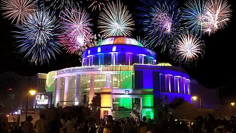 नवी मुंबईत लक्ष्मी पूजनाचा उत्साह कायम; फटक्यांचा आवाज मात्र क्षीण