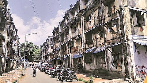 पक्क्या घराच्या प्रतिक्षेत आयुष्यभर संक्रमण शिबिरात; कित्येकांनी मुंबई सोडली; तरीही आशा कायम