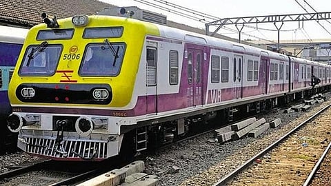 कल्याण-कसारा लोकल मार्गावर; महिला प्रवाशांची सुरक्षा वाऱ्यावर रेल्वे प्रवासी संघटना आक्रमक