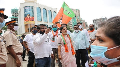 शिवसेना भवनासमोर भाजपची जोरदार निदर्शने; शिवसेनेवर गुंडगिरीचा आरोप