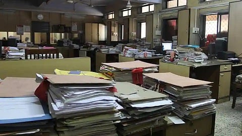 राज्य सरकारी कार्यालयांमध्ये 100 टक्के उपस्थिती शिथिल करा; कर्मचारी मध्यवर्ती महासंघाची मागणी