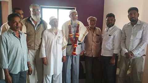 पानटपरीवाला बनला एका शिक्षण संस्थेचा अध्यक्ष!