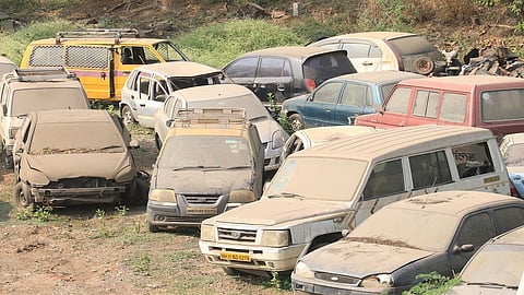 रस्त्यावरील ‘भंगार’ हटविले