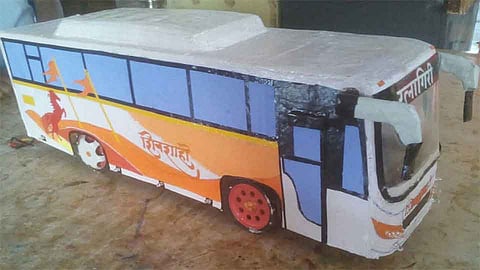 दिव्यांग विद्यार्थ्याने बनवली ‘शिवशाही’