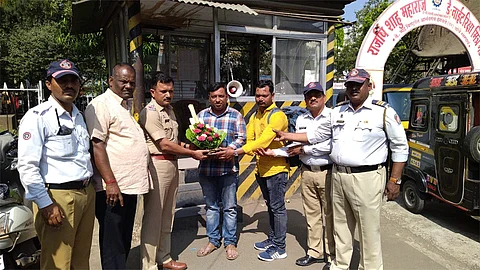 Rickshaw Drivers Sincerity Return Passenger Bag
