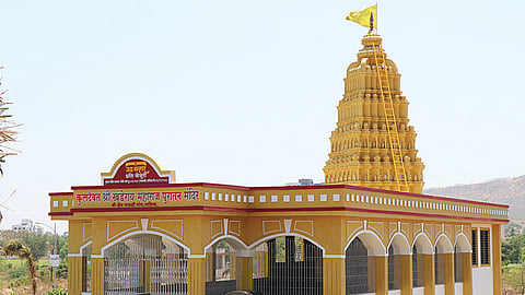 गड्यांनो, आपले गाव विकासापासून कोसो मैल दूर