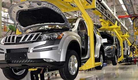 गाडी घेताय? घाई करा... 'या' कंपनीच्या गाड्या महागणार