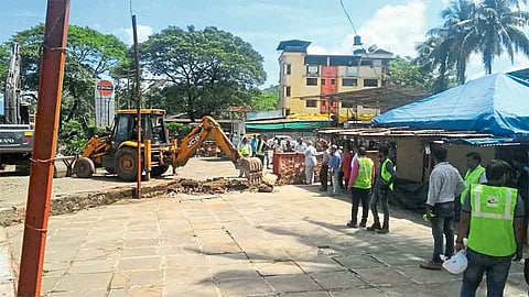 चिपळुणात महामार्ग चाैपदरीकरणातील बांधकामे जमीनदोस्त