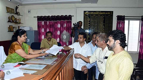 Vidhan Sabha 2019 : भाजपकडून नितेश राणे यांचा उमेदवारी अर्ज दाखल