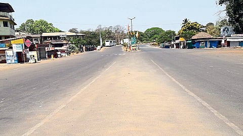 England Tourist Arrested In Banda Due To Curfew Sindhudurg Marathi News