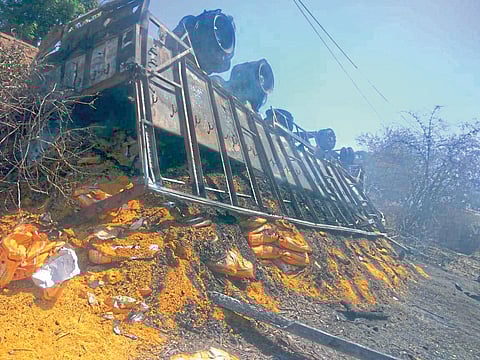 Twenty Five tan dal burn in truck accident