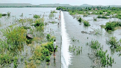 आंधळी धरण तुडुंब; बिदाल, दहिवडीकरांना मोठा दिलासा