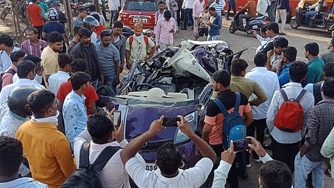 one died in car accident at Nagar pune road vagholi pune