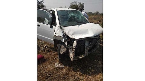 कारवरील ताबा सुटून अपघात; एक ठार, तिघे जखमी