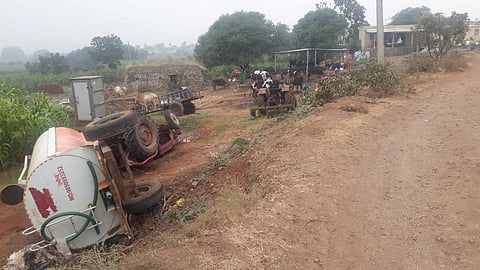 पुणे : ट्रॅक्टर पलटी झाला अन् चालक...
