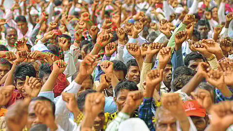 भाष्य : प्रवाहो जनांचा... लंबक धोरणांचा