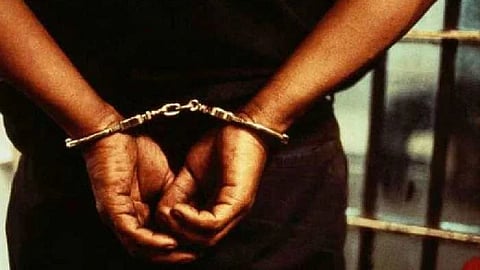 कारवाईसाठी गेलेल्या NCB अधिकाऱ्यांच्या अंगावर आरोपीने सोडले श्वान