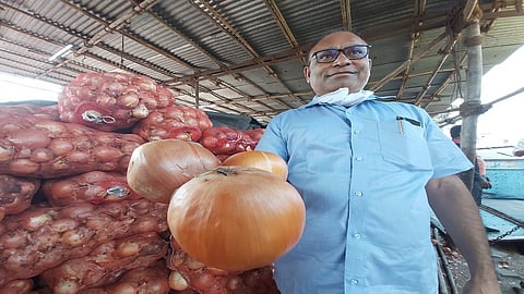 Arrival of Afghan onions at Pune Market Yard