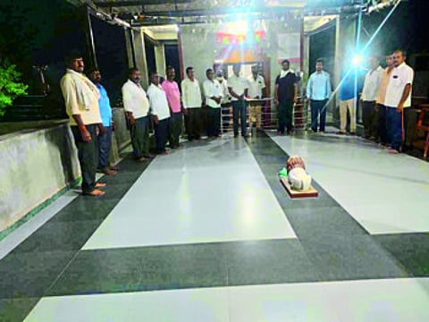 मंदिराच्या भोंग्यातून येणारे अभंग, किर्तनाचे स्वर झाले बंद, आणि आता पाढे, इंग्रजी कविता येतात ऐकू !